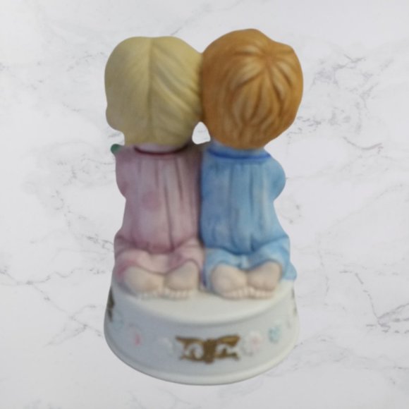 MUSIC BOX\Rare Vintage Maruho Japan Ceramic Music Box Children in Prayer - Picture 2 of 2